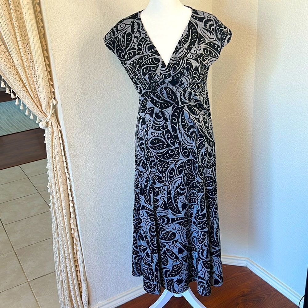 Women's Glamour Cap Sleeve Midi Dress with Leaf / Tribal Pattern ~ Size 8